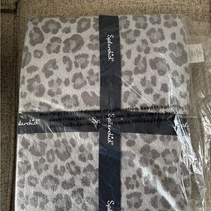 Splendid Gray Animal Print Throw Blanket